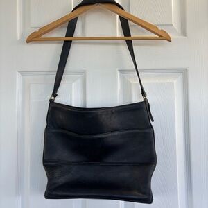 VINTAGE COACH G8D 9079 Black LEATHER SHOULDER BAG Magnetic Snap Closure